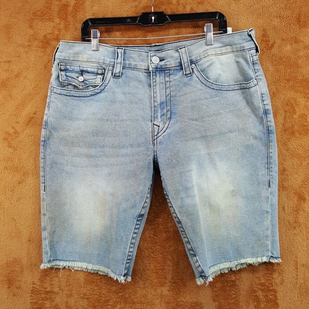TRUE RELIGION Jean Shorts Mens Size 38 Light Wash Ricky Flap Fray Hem Jorts